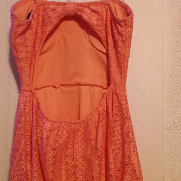 A dress - Picture 2 of 3